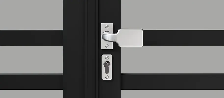 Okovi za ograde i specijalne brave